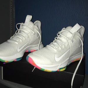 Nike Lebron Witness lV brand new Size 9